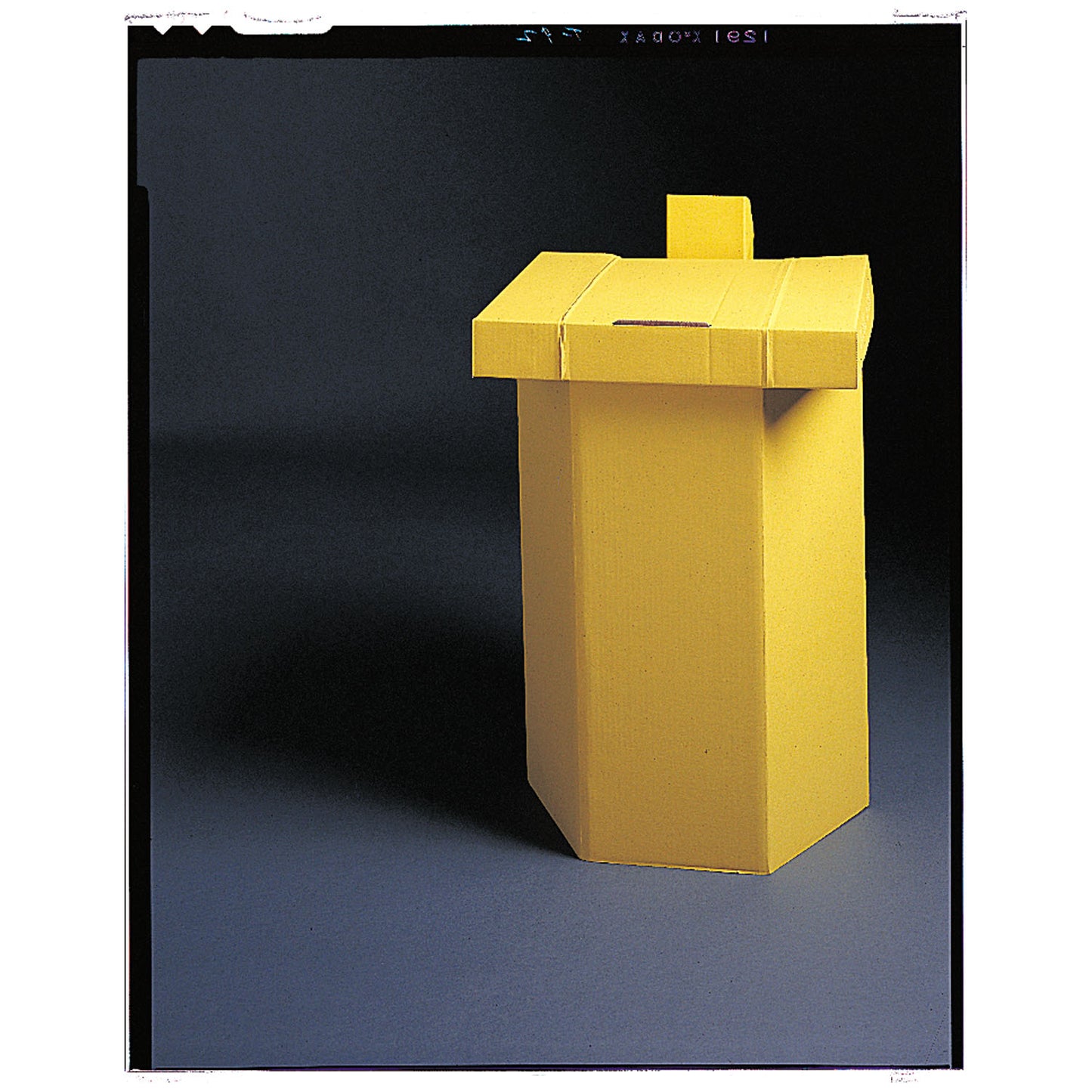 Medegen Toss-A-Way® Hamper Stand, MAI 15-24