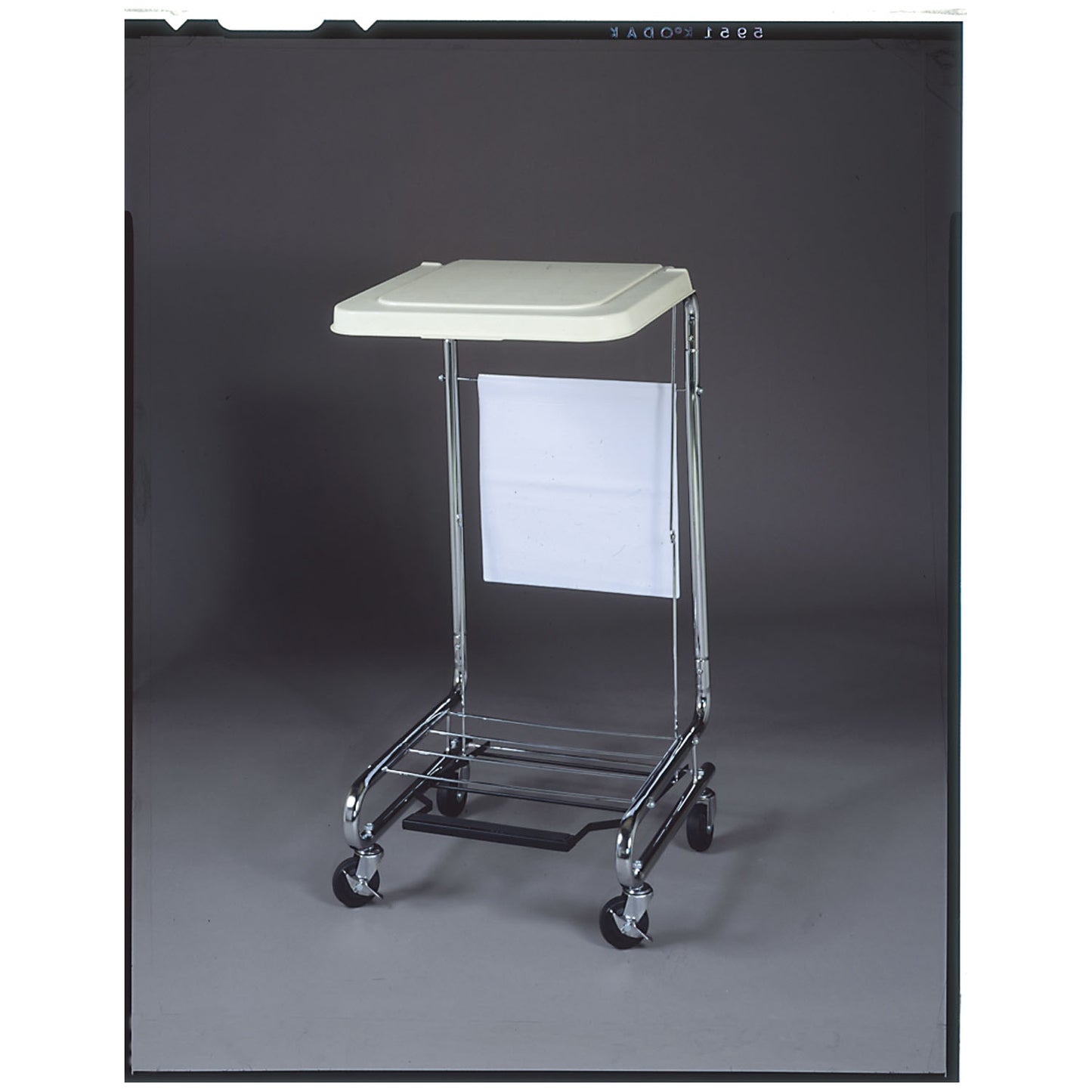 Medegen Premier™ Hamper Stand, MAI 15-9000